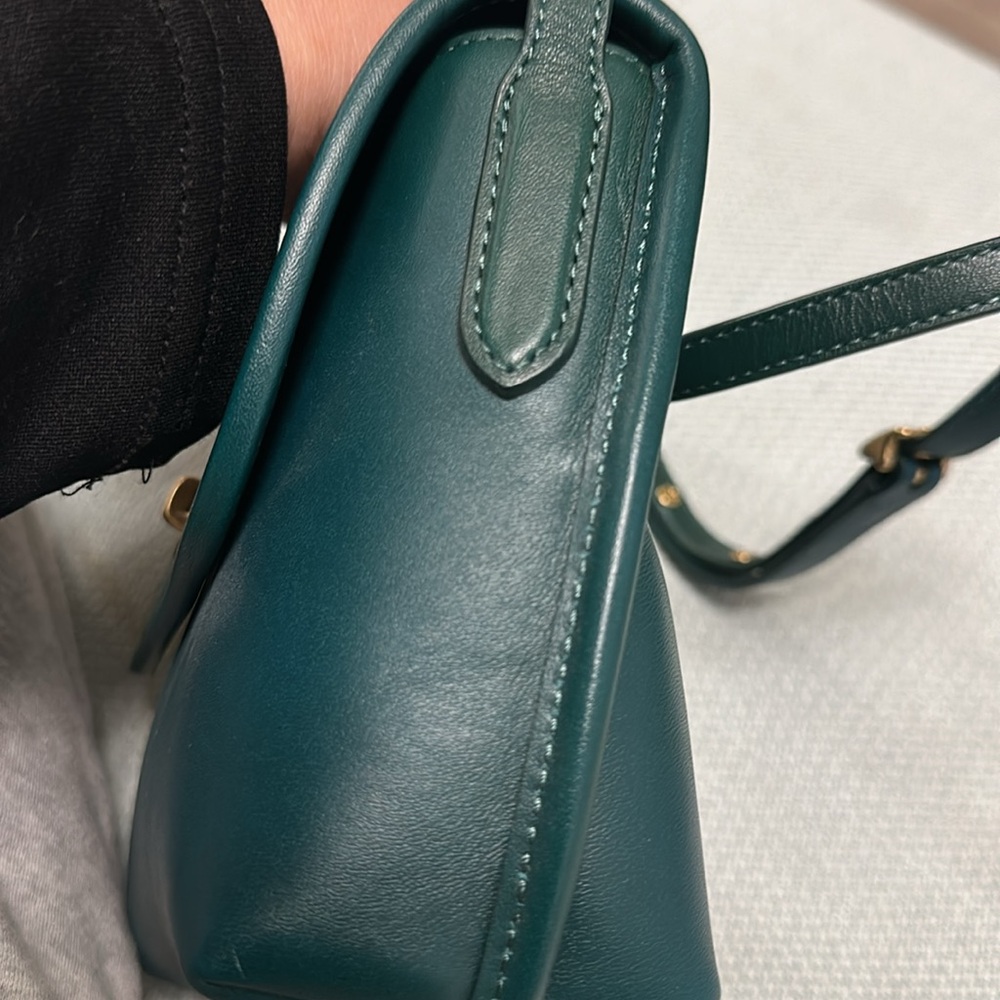 Brand new Coach Turn lock original glove-tanned pouch leather Crossbody Bag - Picture 5 of 10
